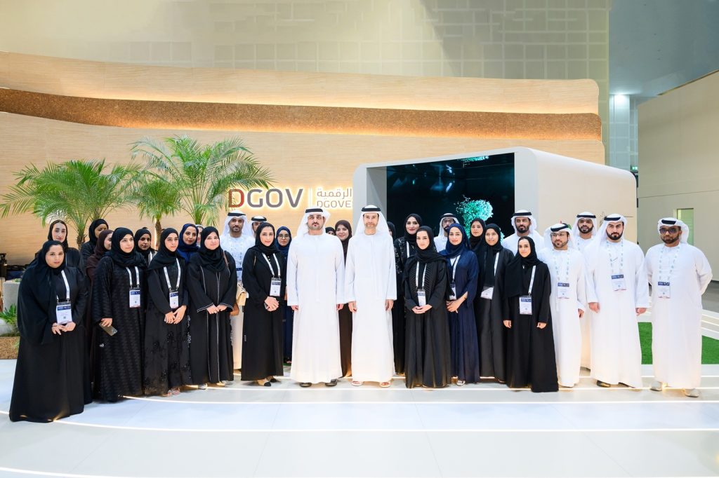 مكتوم بن محمد يطلع على المبادرات الرقمية لوزارة المالية في معرض “جيتكس جلوبال 2025”