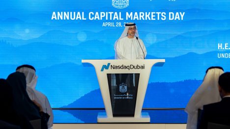 وزارة المالية تبحث مع المستثمرين مستجدات الإطار المالي واستراتيجية إدارة الدين العام